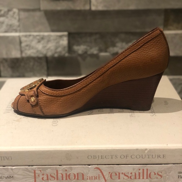Tory Burch Leather Peep Toe Sandal - Picture 2 of 7